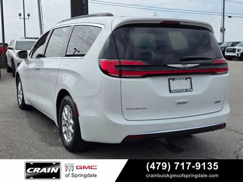 Used 2022 Chrysler Pacifica Touring-L FWD image 5
