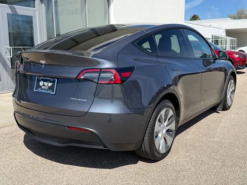 Used 2022 Tesla Model Y Long Range AWD/4WD image 3
