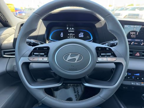 Certified 2025 Hyundai Elantra Sport FWD image 9