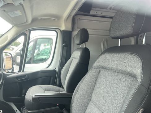 New 2026 RAM ProMaster 2500 w/ Convenience Group FWD image 3