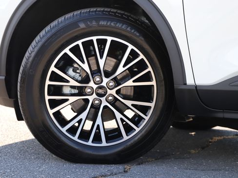 Certified 2025 Ford Escape SE image 3