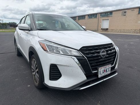 Used 2023 Nissan Kicks SV FWD image 3