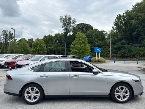 Used 2025 Honda Accord LX image 9