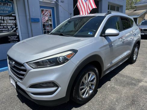 Used 2017 Hyundai Tucson SE w/ SE Popular Package 02 AWD/4WD image 4