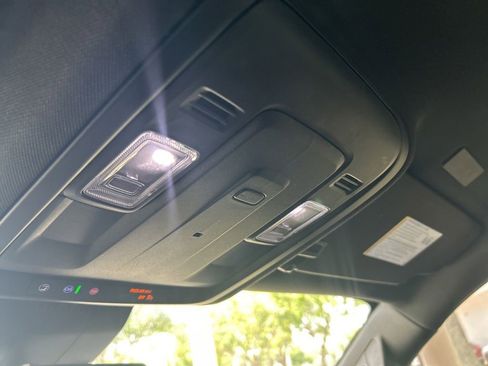 Used 2025 Chevrolet Suburban LS RWD image 46