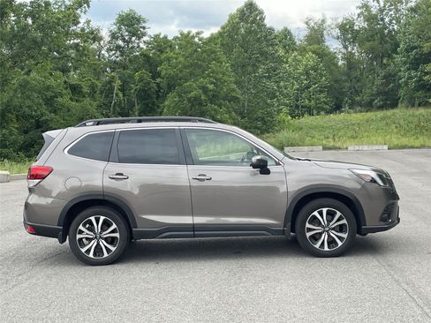 Used 2023 Subaru Forester Limited AWD/4WD image 6