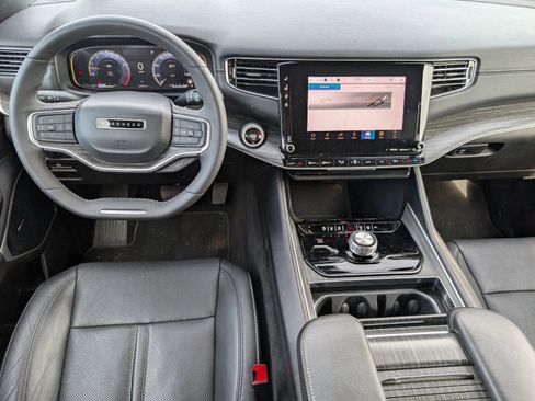 Used 2024 Jeep Wagoneer L Series II w/ Premium Group I AWD/4WD image 11