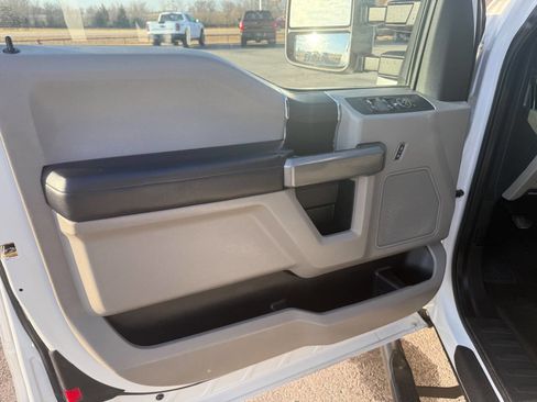 Used 2017 Ford F350 XLT image 16