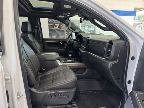 Used 2022 Chevrolet Silverado 1500 High Country w/ High Country Premium Package AWD/4WD image 14