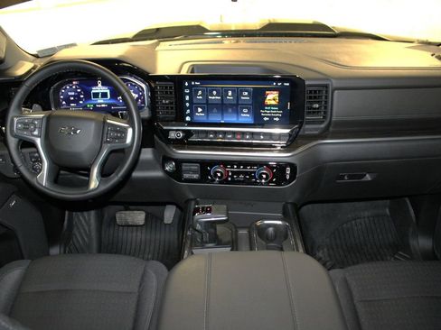 Used 2025 Chevrolet Silverado 1500 LT Trail Boss w/ Convenience Package II image 9