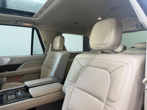 Used 2021 Lincoln Navigator Reserve image 21