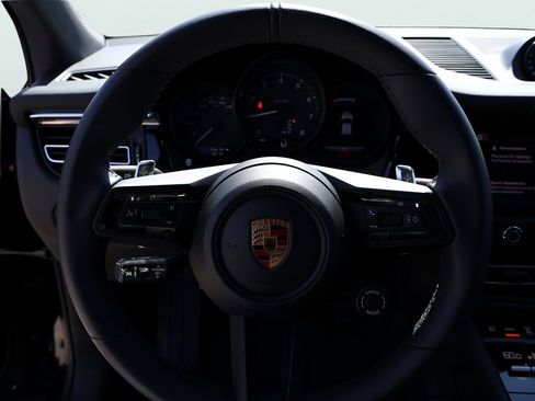 Used 2026 Porsche Macan AWD/4WD image 28