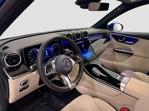 Used 2025 Mercedes-Benz GLC 300 4MATIC image 9