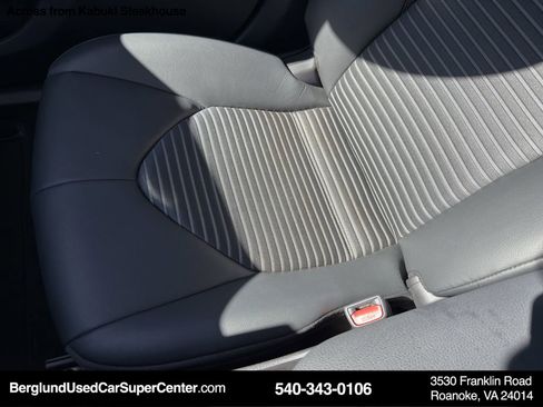 Used 2022 Toyota Camry SE image 29