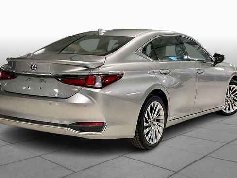 Used 2021 Lexus ES 300h Ultra Luxury w/ Accessory Package 2 image 13