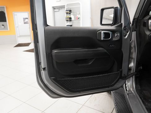 Used 2020 Jeep Wrangler Unlimited Sahara image 5