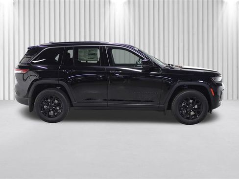 New 2026 Jeep Grand Cherokee Altitude AWD/4WD image 2