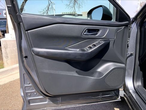 Used 2024 Nissan Rogue S image 22