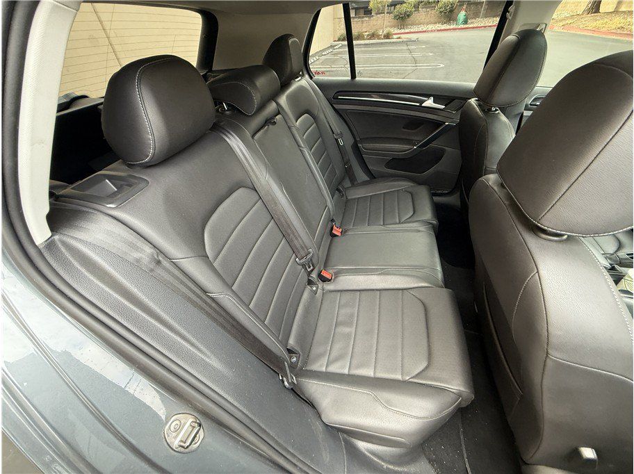 Used 2015 Volkswagen Golf S FWD image 21