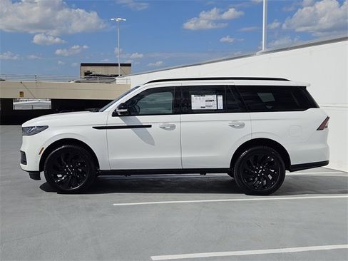 New 2025 Lincoln Navigator Reserve w/ Jet Appearance Package image 4