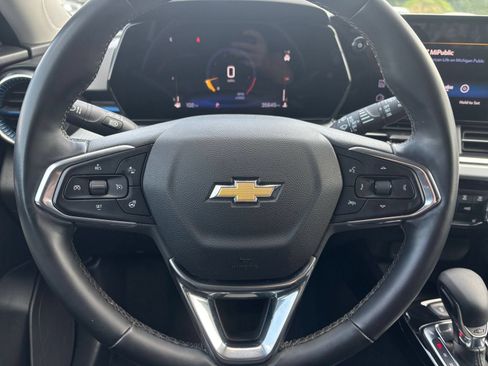 Used 2025 Chevrolet Trax LT w/ LT Convenience Package FWD image 28