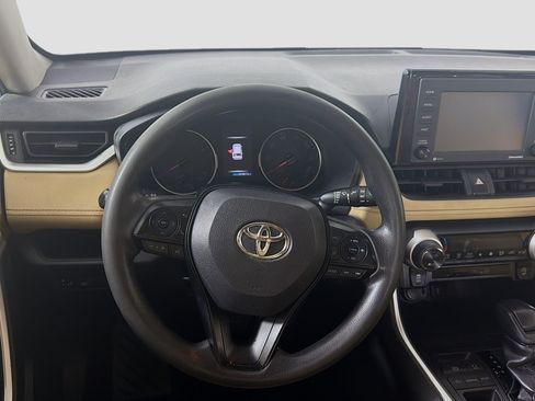 Used 2020 Toyota RAV4 XLE FWD image 17