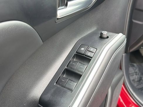 Certified 2025 Toyota Highlander XLE AWD/4WD image 15