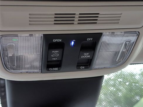 Used 2025 Honda Odyssey EX-L image 21