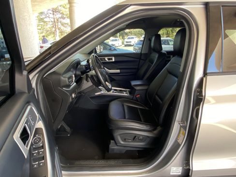 Used 2020 Ford Explorer XLT w/ Equipment Group 202A AWD/4WD image 29
