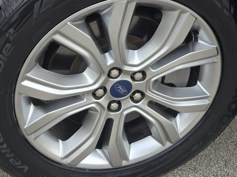 Used 2022 Ford Edge Titanium w/ Equipment Group 301A image 10