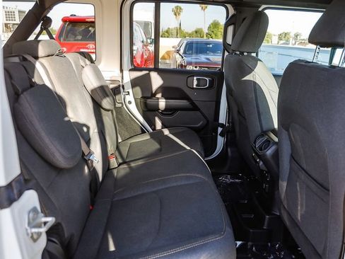 Used 2024 Jeep Wrangler Unlimited Sahara AWD/4WD image 20