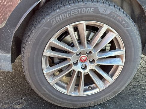 Used 2017 Jaguar F-PACE Prestige image 7