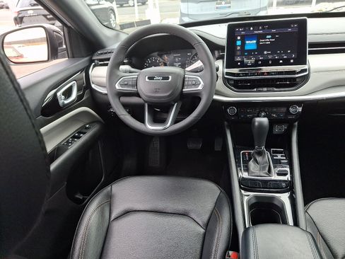 Used 2024 Jeep Compass Limited image 10
