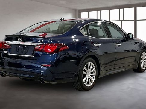 Used 2019 INFINITI Q70 Luxe image 2