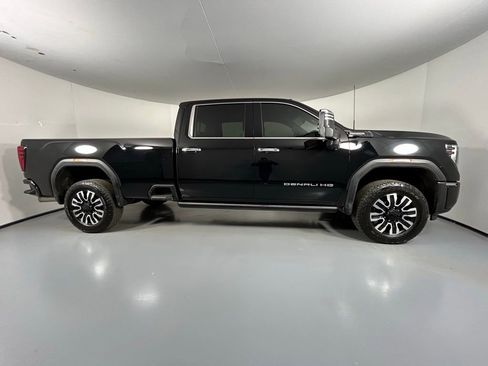 Used 2024 GMC Sierra 3500 Denali Ultimate AWD/4WD image 8