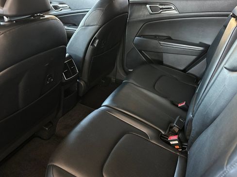 Used 2023 Kia Sportage EX FWD image 11