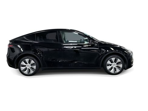 Certified 2023 Tesla Model Y Long Range AWD/4WD image 7