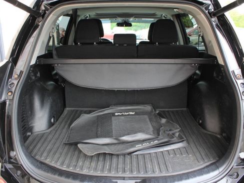 Used 2017 Toyota RAV4 XLE AWD/4WD image 15