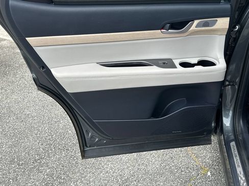 Used 2023 Hyundai Palisade Limited FWD image 22
