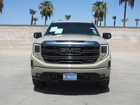 Used 2022 GMC Sierra 1500 AT4 w/ Sierra Safety Plus Package AWD/4WD image 3