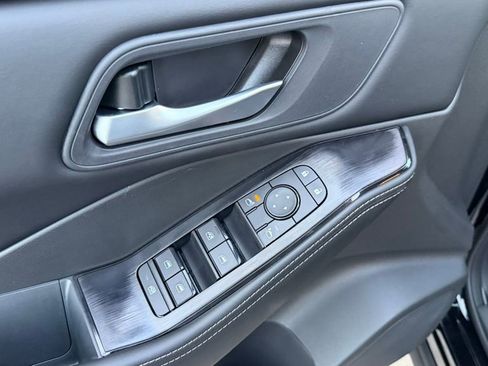 New 2026 Nissan Rogue SV FWD image 17