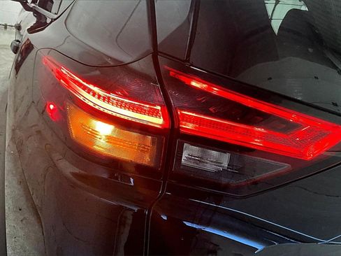 Used 2023 Nissan Rogue SL w/ SL Premium Package image 23