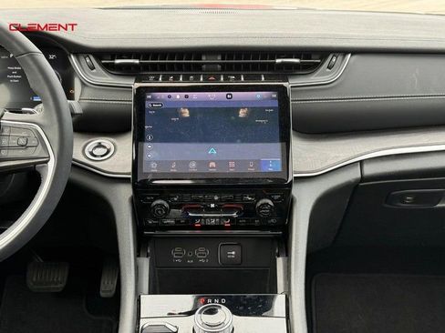 Used 2025 Jeep Grand Cherokee L Limited w/ Black Appearance Package image 24