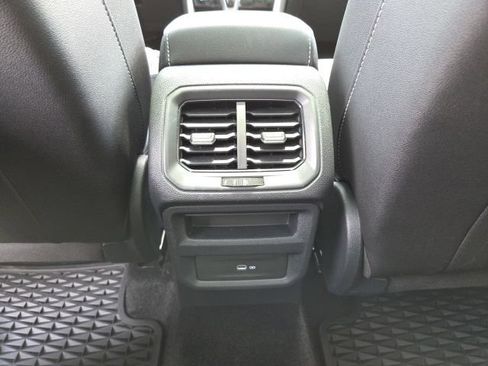 Certified 2024 Volkswagen Taos SE FWD image 25