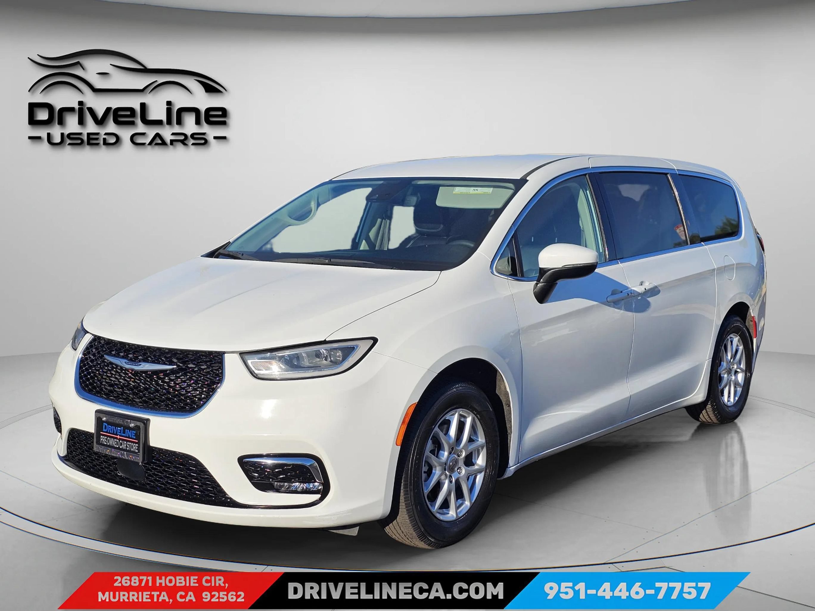 Used 2023 Chrysler Pacifica Touring-L FWD image 5
