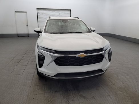 Used 2025 Chevrolet Trax LT FWD image 14