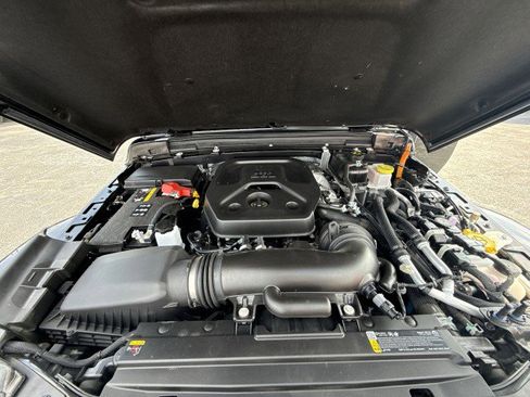 Used 2025 Jeep Wrangler Sahara image 17