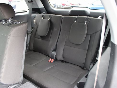 Used 2022 Ford Explorer XLT image 15