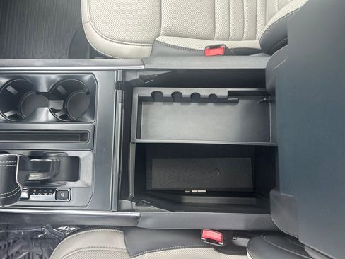 Used 2025 Ford F150 Lightning Platinum AWD/4WD image 31
