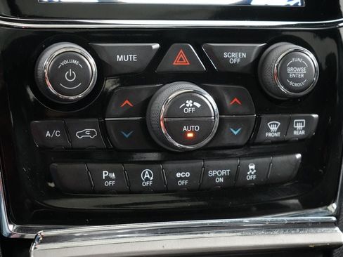Used 2020 Jeep Grand Cherokee Overland AWD/4WD image 21